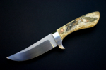 Flacherl mit Elfenbein-Griffschalen<br /><hr />Klingenlänge: 110 mm<br />Gesamtlänge: 260 mm<br />Klingendicke: 3,5 mm<br />Griffmaterial: Elfenbein mit Scrimshaw von Eva Halat<br />Klingenmaterial: RWL 34